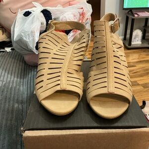 Elegant Beige Women's Sandals